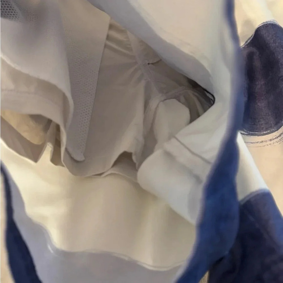 American Eagle, AE 5.5" Striped Swim Trunk, Men’s Size M, Blue and White Stripe - Picture 5 of 6